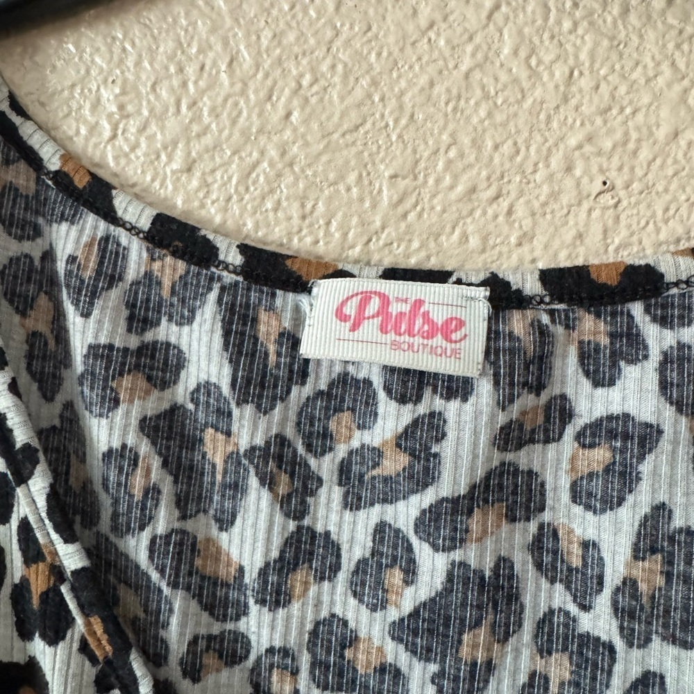 Leopard Print Slim Fit Tank Style Shirt - Scoop Neckline / Quarter Zipper - Picture 4 of 6
